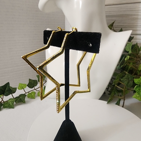 Gold Star Shape Hoop Earrings With Cubic Zirconia Stones - Picture 3 of 8